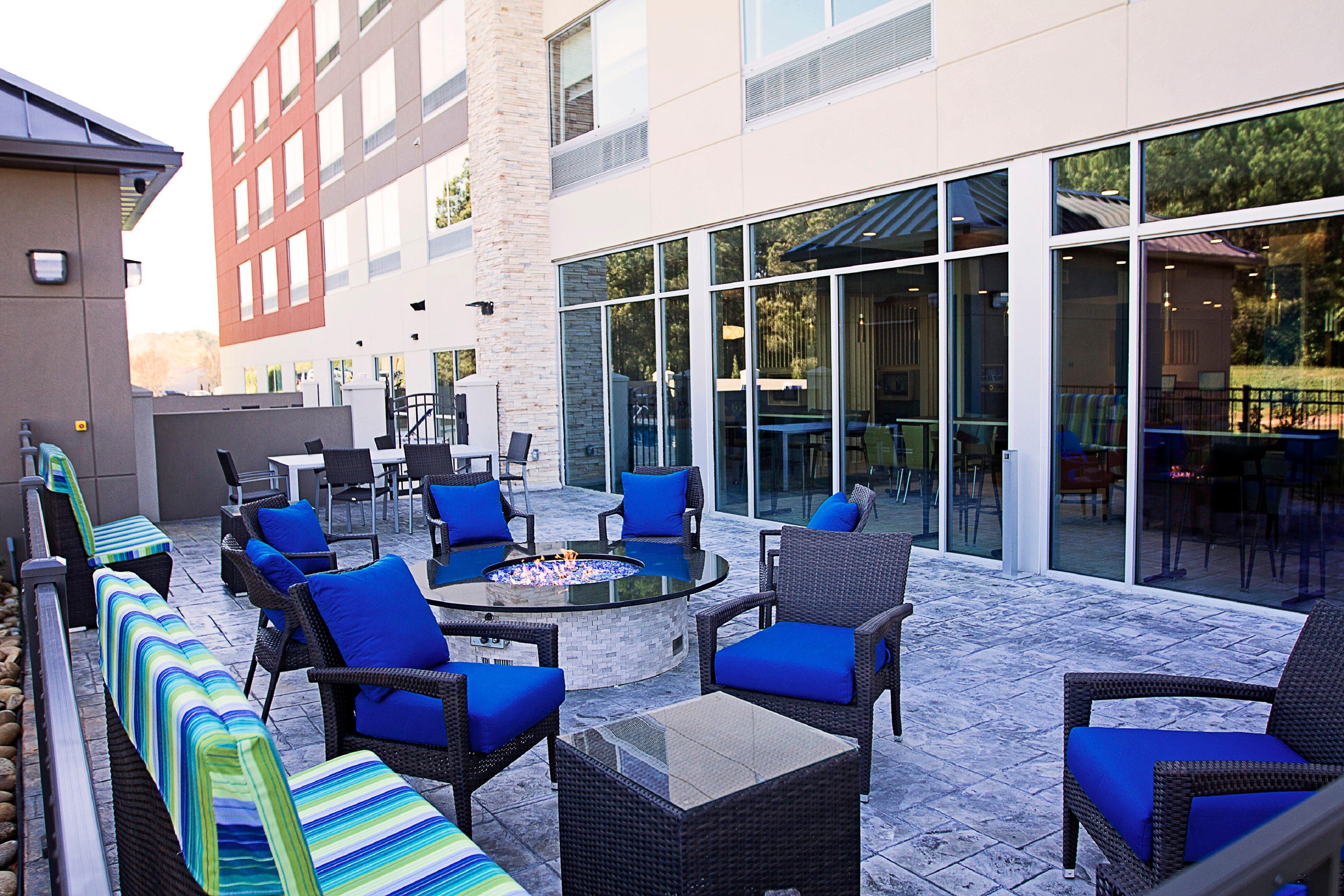 Holiday Inn Express & Suites Greenwood Mall By Ihg Exterior foto
