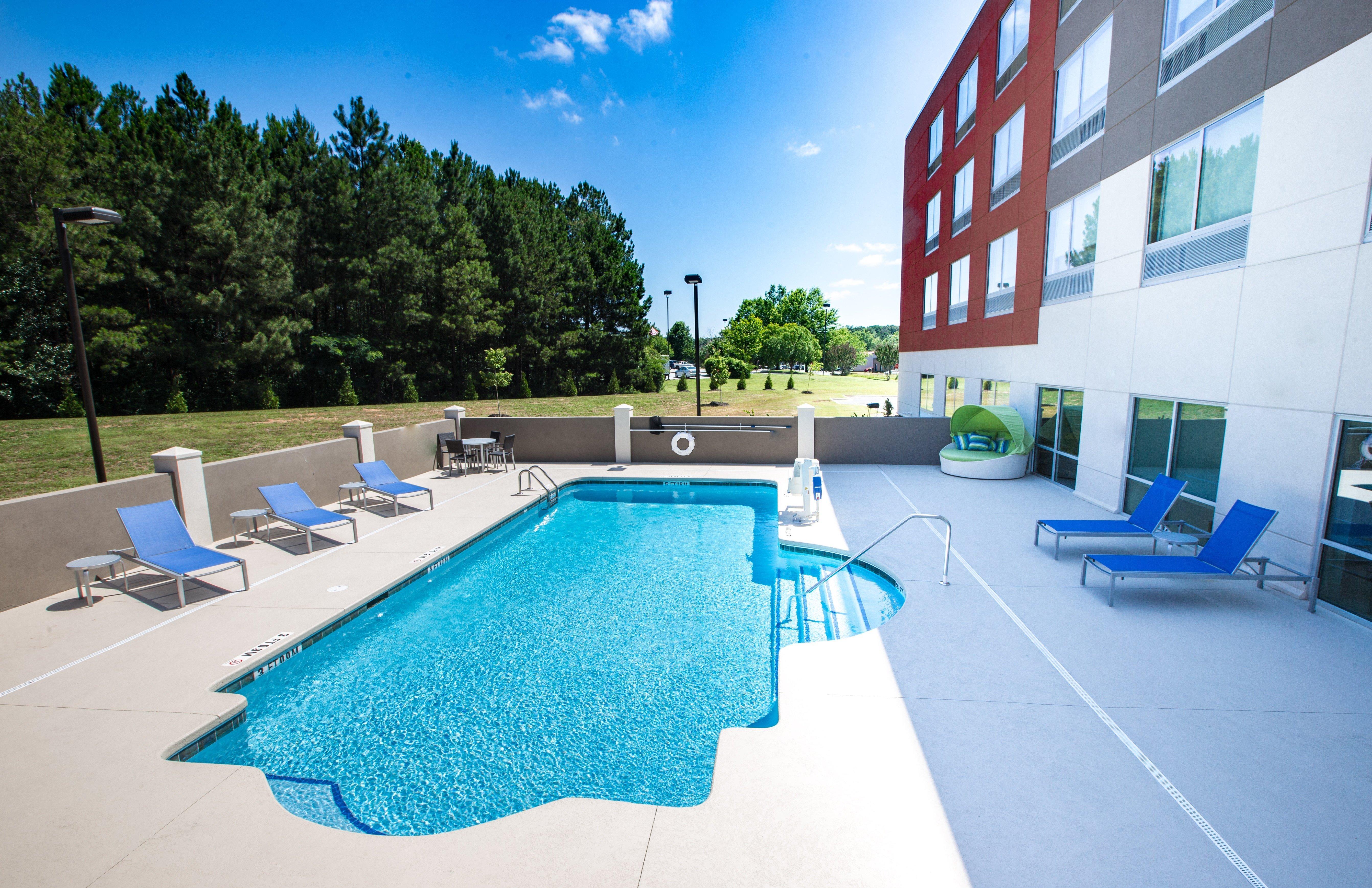 Holiday Inn Express & Suites Greenwood Mall By Ihg Exterior foto