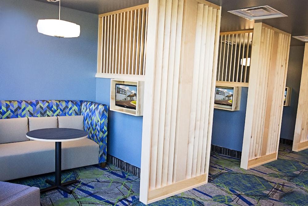 Holiday Inn Express & Suites Greenwood Mall By Ihg Exterior foto