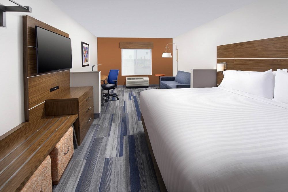 Holiday Inn Express & Suites Greenwood Mall By Ihg Exterior foto