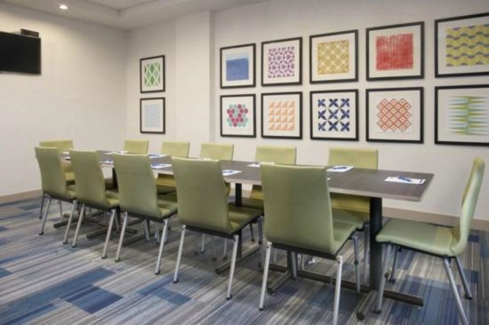 Holiday Inn Express & Suites Greenwood Mall By Ihg Exterior foto